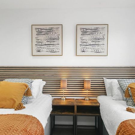 Modern Bungalow In Maidstone Sleeps 5 With Free Parking Eksteriør bilde