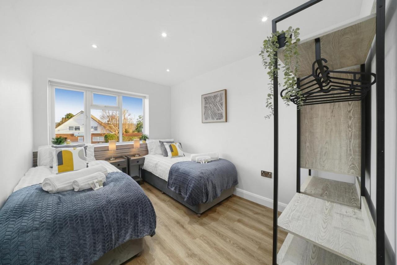 Modern Bungalow In Maidstone Sleeps 5 With Free Parking Eksteriør bilde