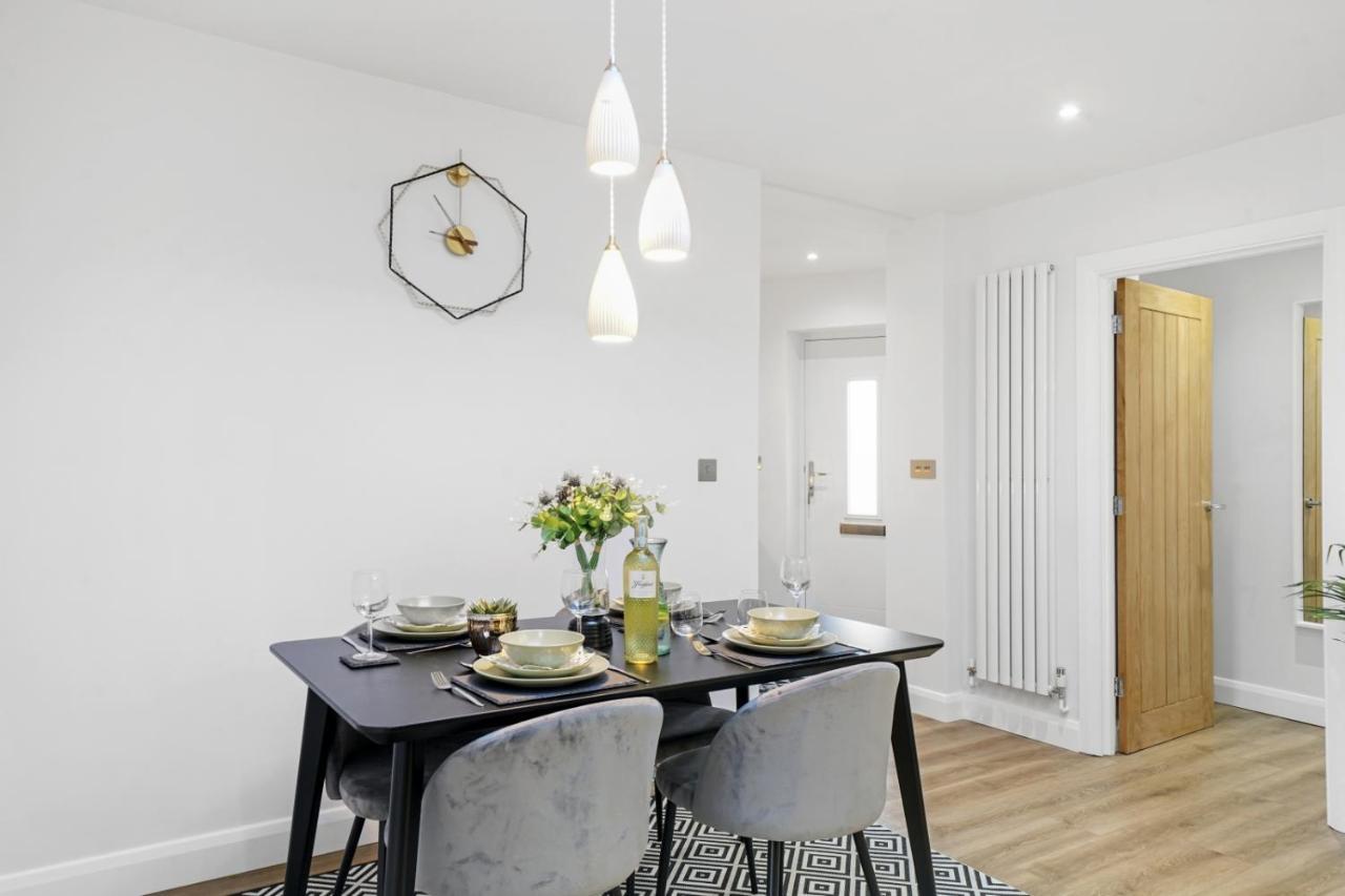 Modern Bungalow In Maidstone Sleeps 5 With Free Parking Eksteriør bilde