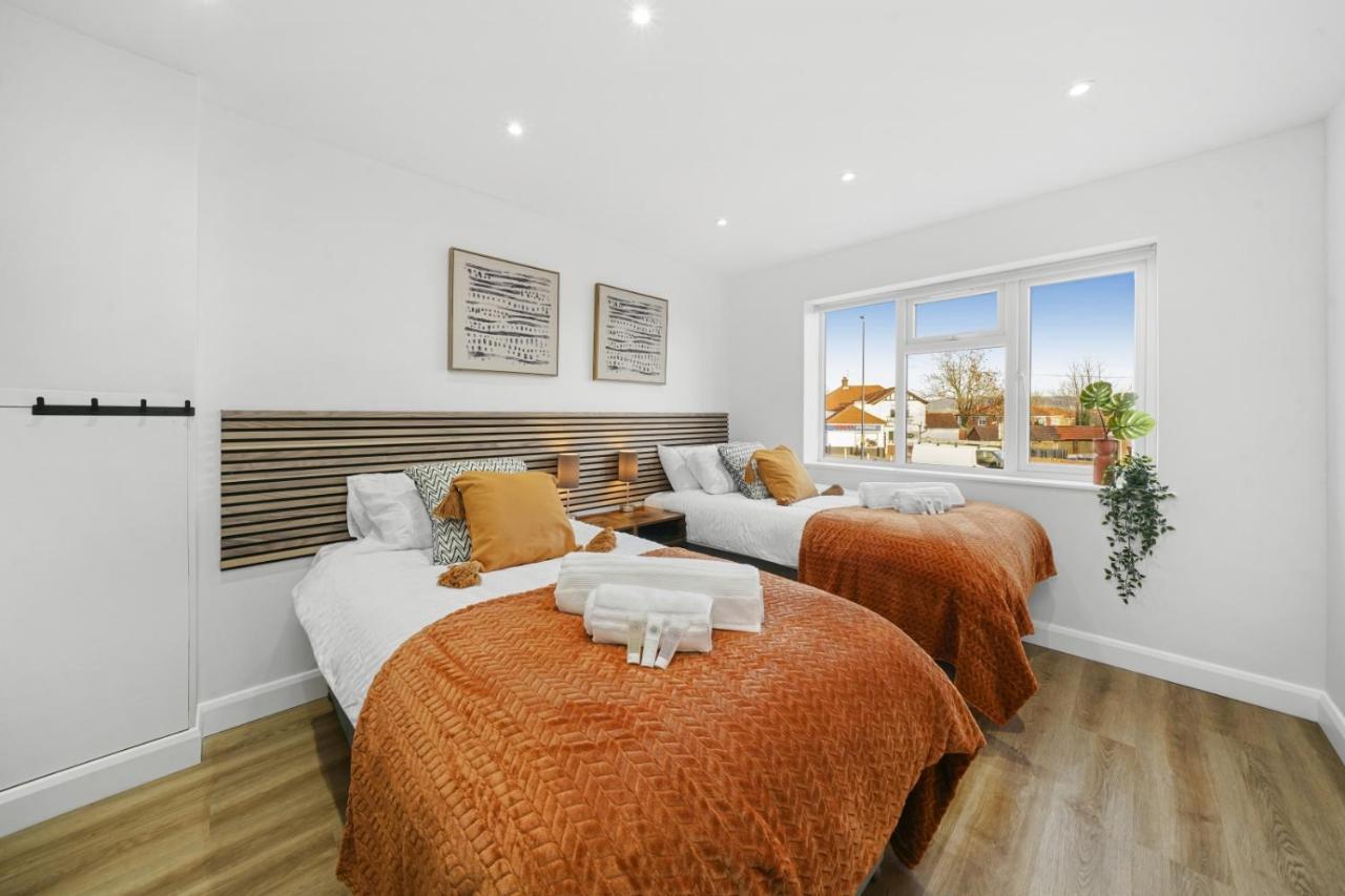 Modern Bungalow In Maidstone Sleeps 5 With Free Parking Eksteriør bilde