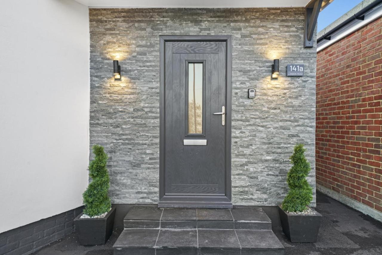 Modern Bungalow In Maidstone Sleeps 5 With Free Parking Eksteriør bilde