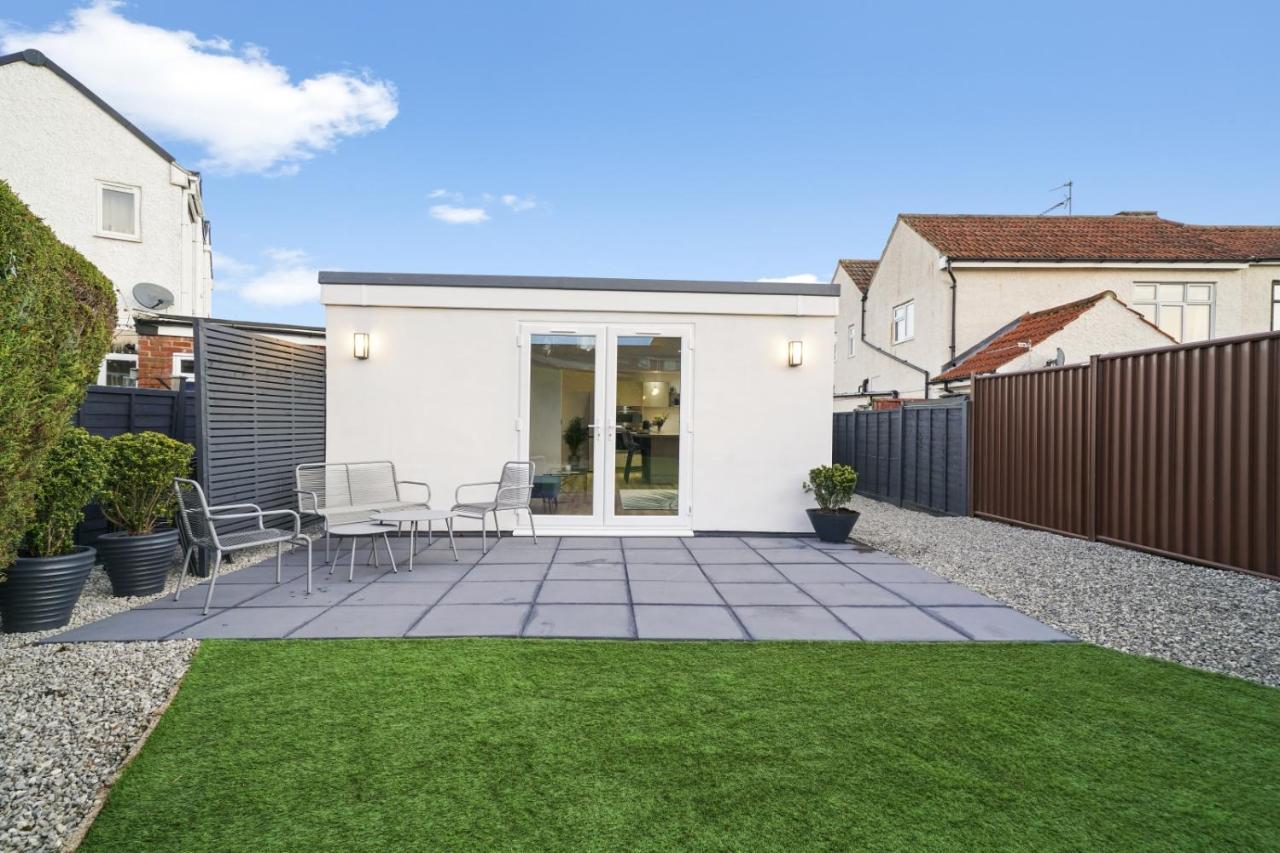 Modern Bungalow In Maidstone Sleeps 5 With Free Parking Eksteriør bilde