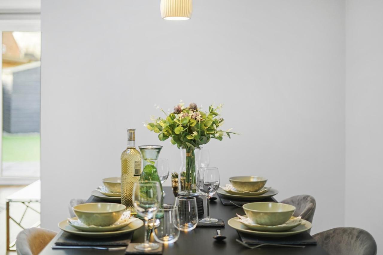 Modern Bungalow In Maidstone Sleeps 5 With Free Parking Eksteriør bilde