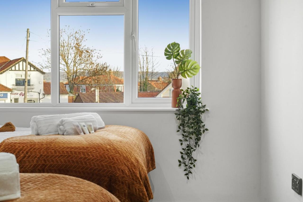 Modern Bungalow In Maidstone Sleeps 5 With Free Parking Eksteriør bilde