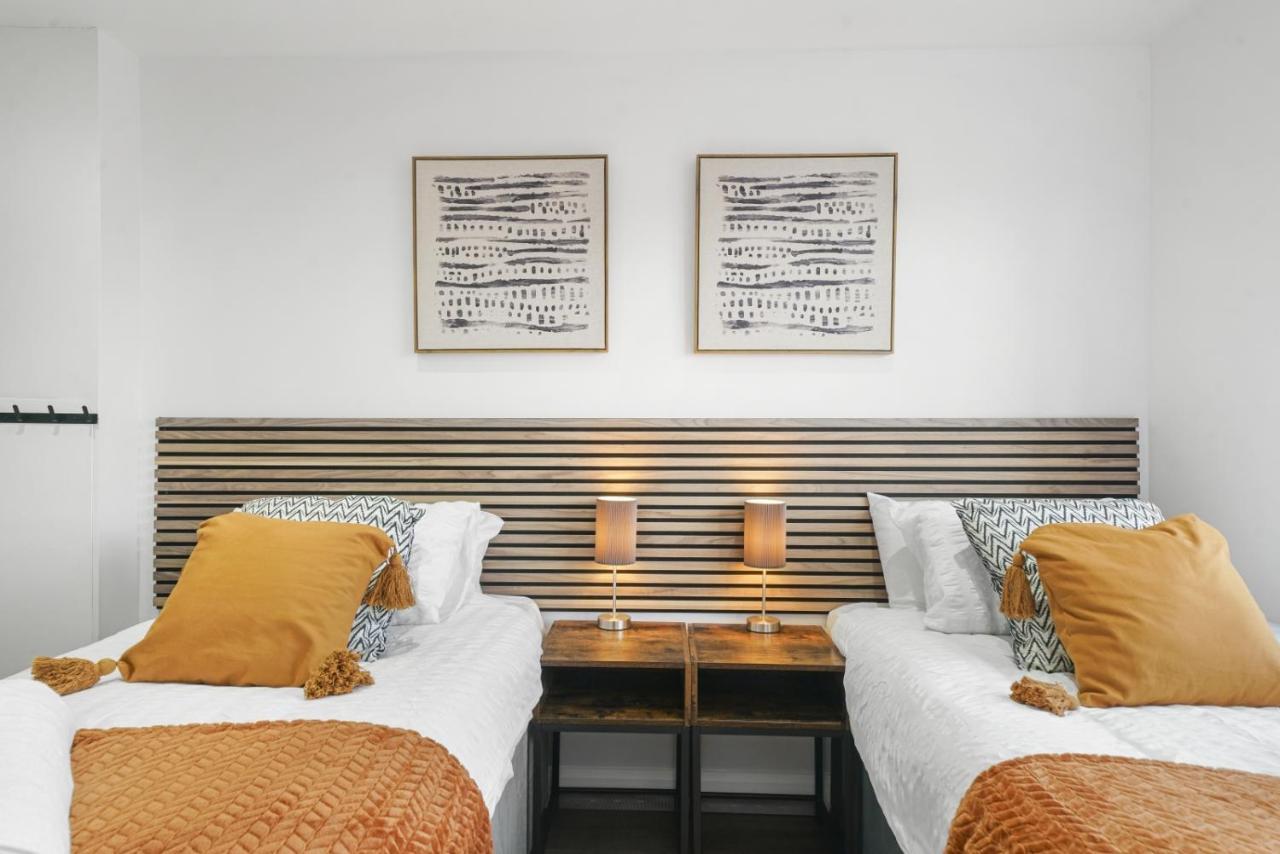 Modern Bungalow In Maidstone Sleeps 5 With Free Parking Eksteriør bilde