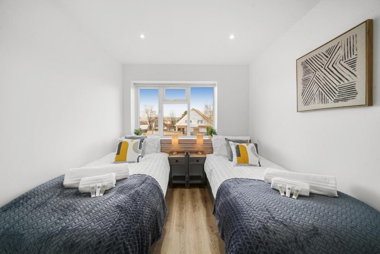 Modern Bungalow In Maidstone Sleeps 5 With Free Parking Eksteriør bilde