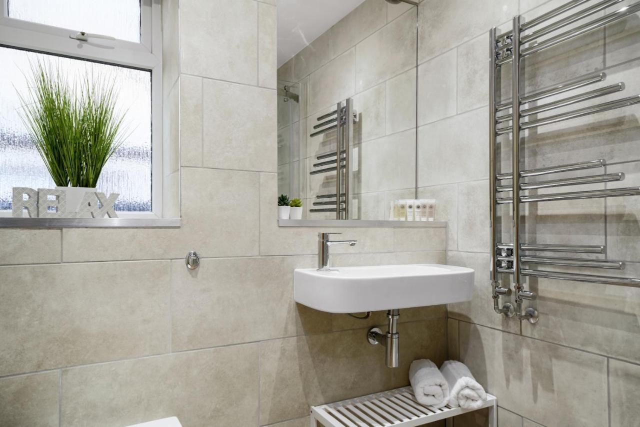 Modern Bungalow In Maidstone Sleeps 5 With Free Parking Eksteriør bilde